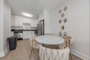 Dining - Kennedy Blvd Cozy Retreat (Tampa)