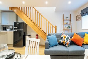 Flat-screen TV - The Innkeepers Lodge in Cerney Wick (Cirencester)