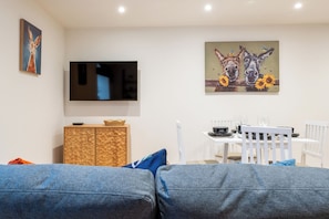 Flat-screen TV - The Innkeepers Lodge in Cerney Wick (Cirencester)