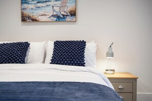Iron/ironing board, free WiFi - The Innkeepers Lodge in Cerney Wick (Cirencester)