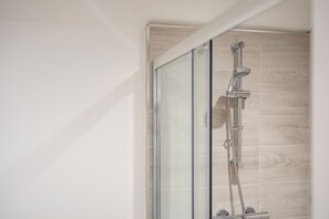 Bathroom - The Innkeepers Lodge in Cerney Wick (Cirencester)