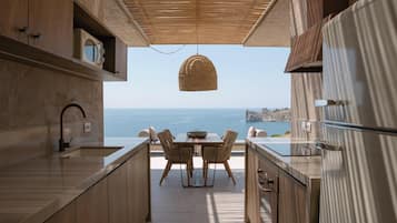 Exclusive-villa - privat pool | Privat køkken | Køleskab/fryser i fuld størrelse, mikrobølgeovn, ovn, kogeplade