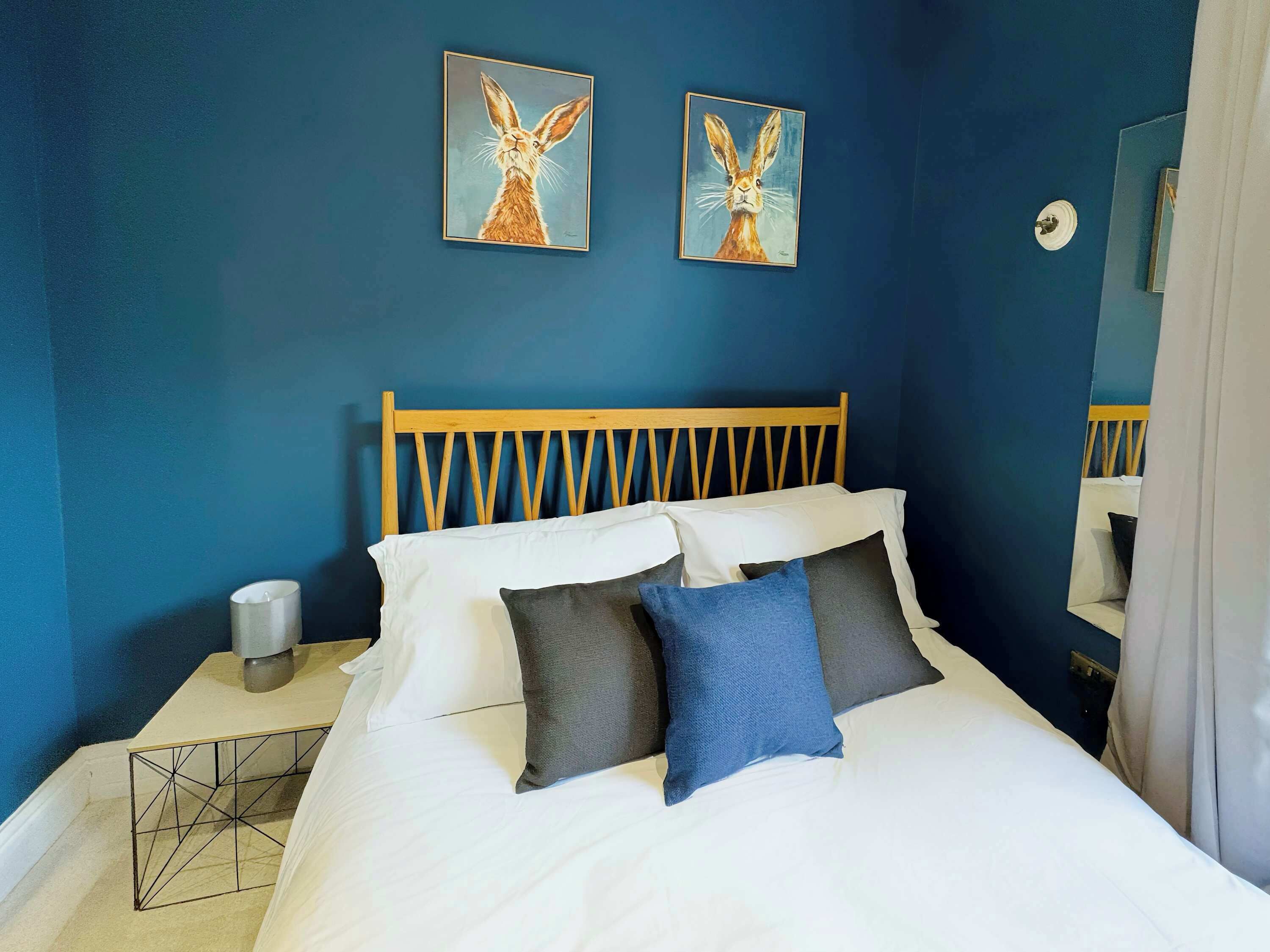 3 sovrum, skrivbord, strykjärn/strykbräda och resesäng