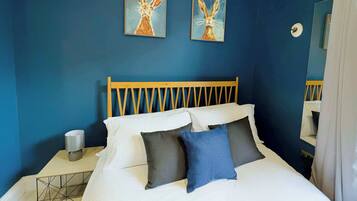 3 sovrum, skrivbord, strykjärn/strykbräda och resesäng