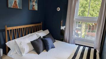 3 bedrooms, desk, iron/ironing board, travel cot