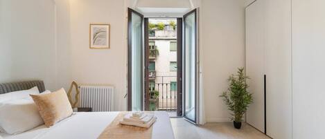 Fer et planche à repasser, lit parapluie, Wi-Fi, draps fournis