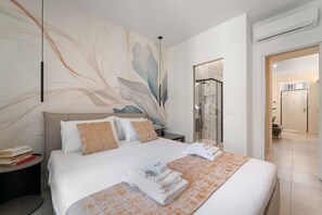 2 Schlafzimmer, Schreibtisch, Bügeleisen/Bügelbrett, Reisekinderbett