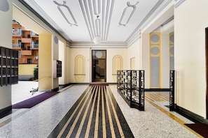 Interior - Central Milan Apartment - 10 min Duomo (Milan)
