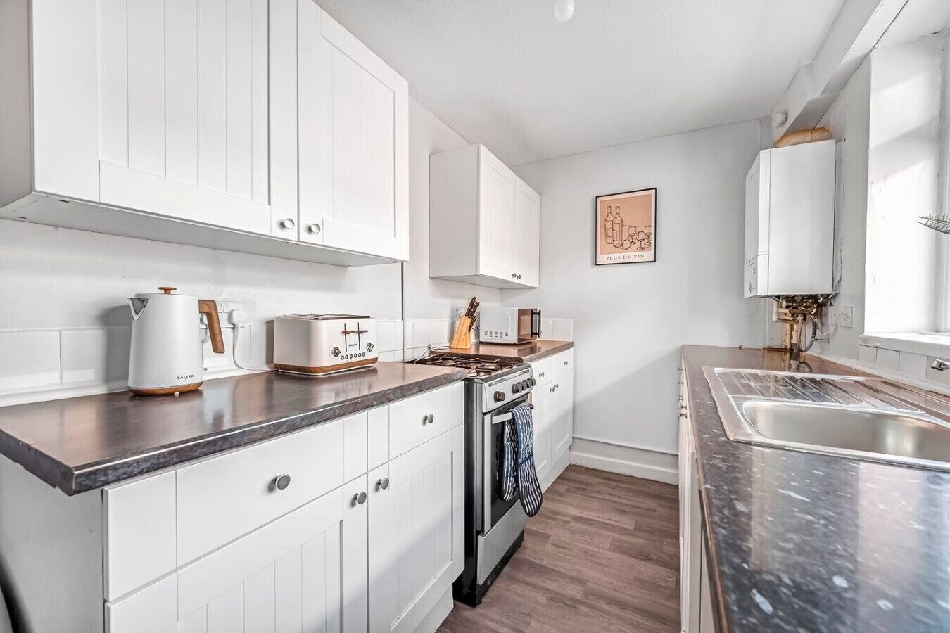 Køleskab, mikrobølgeovn, ovn, kogeplade