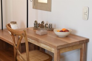 Dining - Santorini - Villa - Sleeps 2 - Pool - Parking (Santorini)