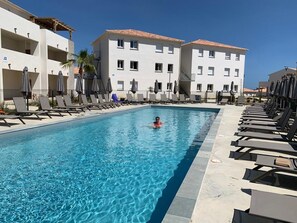 Piscine extérieure, piscine chauffée