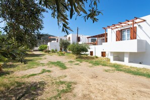 Vista frontal de la propiedad