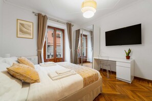 2 chambres, coffres-forts dans les chambres, bureau