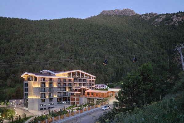 Vista frontal de la propiedad