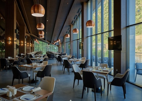 Restaurant. Zamindor Resort