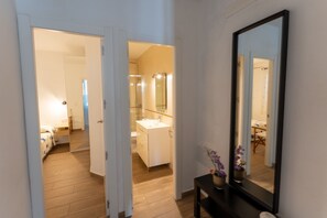 3 quartos, cofres nos quartos, ferros/tábuas de passar roupa