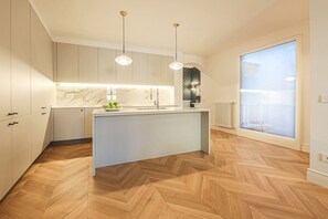 Fridge, microwave, oven, dishwasher - Apartments Florence - The Four Suites (Firenze)