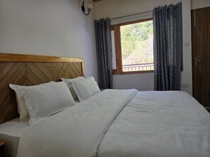 Habitación clásica, balcón, vistas a la montaña | Wifi gratis