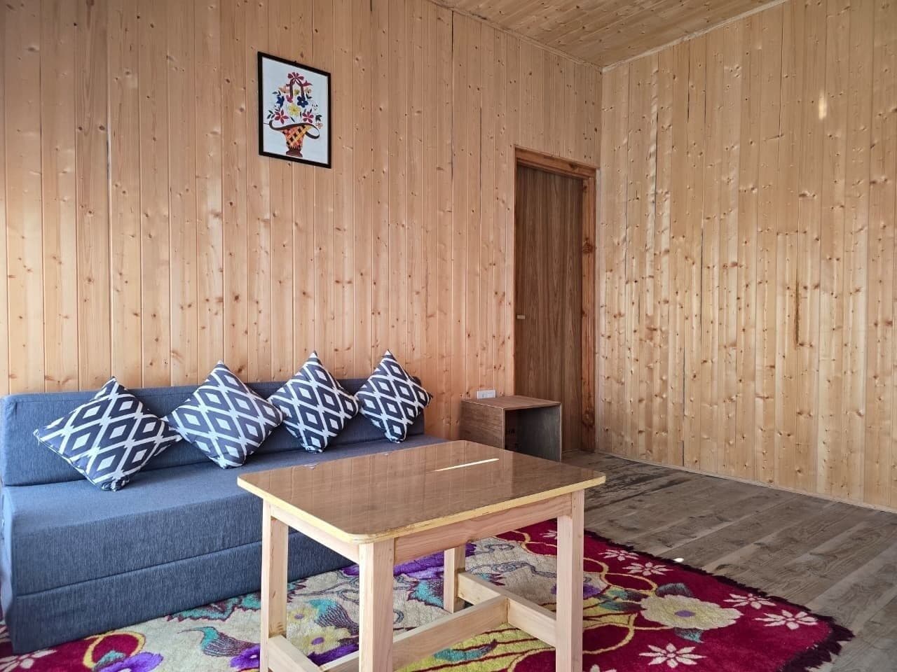 Classic Room, Balcony, Mountain View | Living area