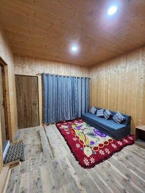 Living area - Keshav Retreat Homestay (Kumharsain)