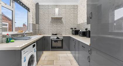 Stoke Work Stay - Contractors & Families - Sleeps 6