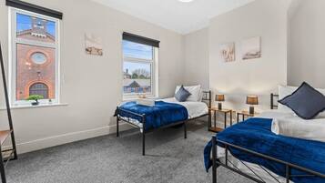 Desk, iron/ironing board, WiFi, bed sheets