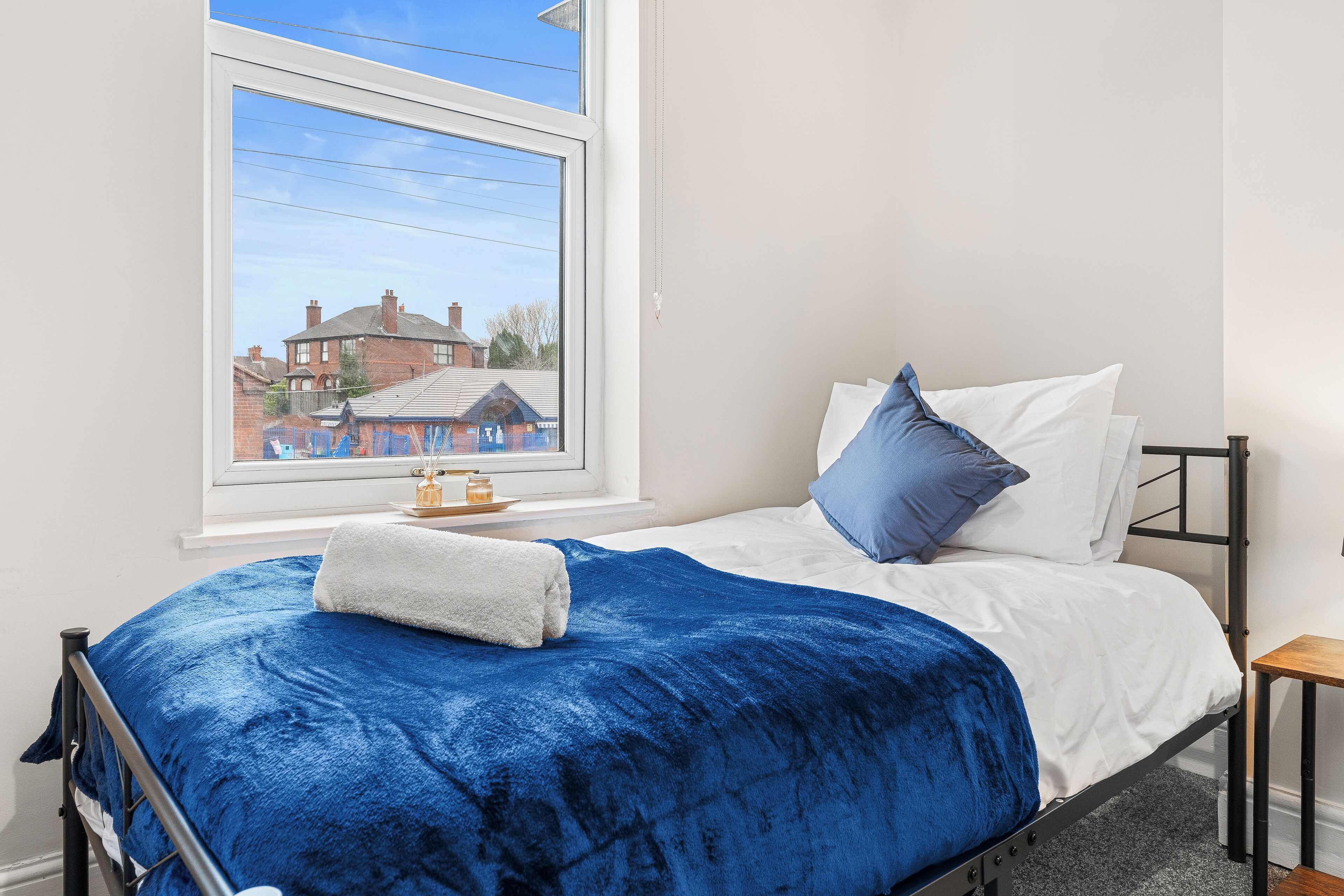 3 bedrooms, iron/ironing board, WiFi, bed sheets
