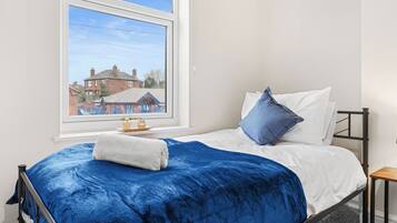 3 bedrooms, iron/ironing board, WiFi, bed sheets