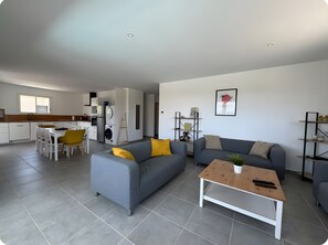 TV - Villa 'Hestia' with Private Pool, Wi-Fi and Air Conditioning (Goudargues)