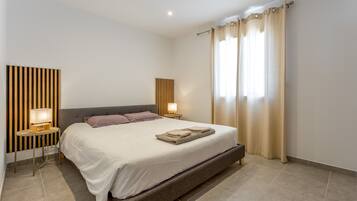 Iron/ironing board, WiFi, bed sheets