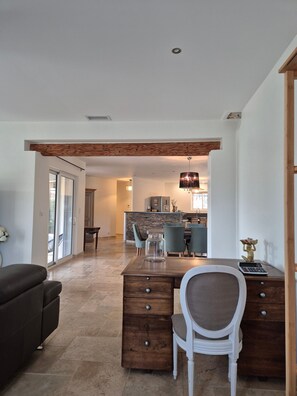 Interior - Villa 'Margot' with Private Terrace, Wi-Fi and Air Conditioning (Goudargues)