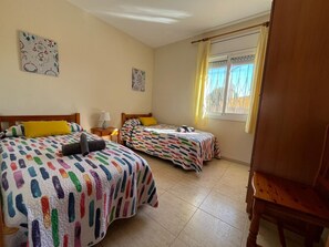 3 bedrooms, iron/ironing board, Internet, bed sheets