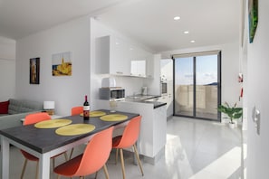Penthouse, 2 Schlafzimmer, Küche, Strandblick | Esszimmer