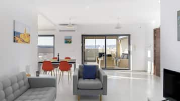 Penthouse, 2 Schlafzimmer, Küche, Strandblick | Wohnbereich