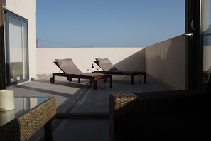 ペントハウス 2 ベッドルーム キッチン ビーチビュー | テラス / パティオ