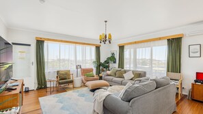 TV - Bermagui Breeze Holiday House (Bermagui)