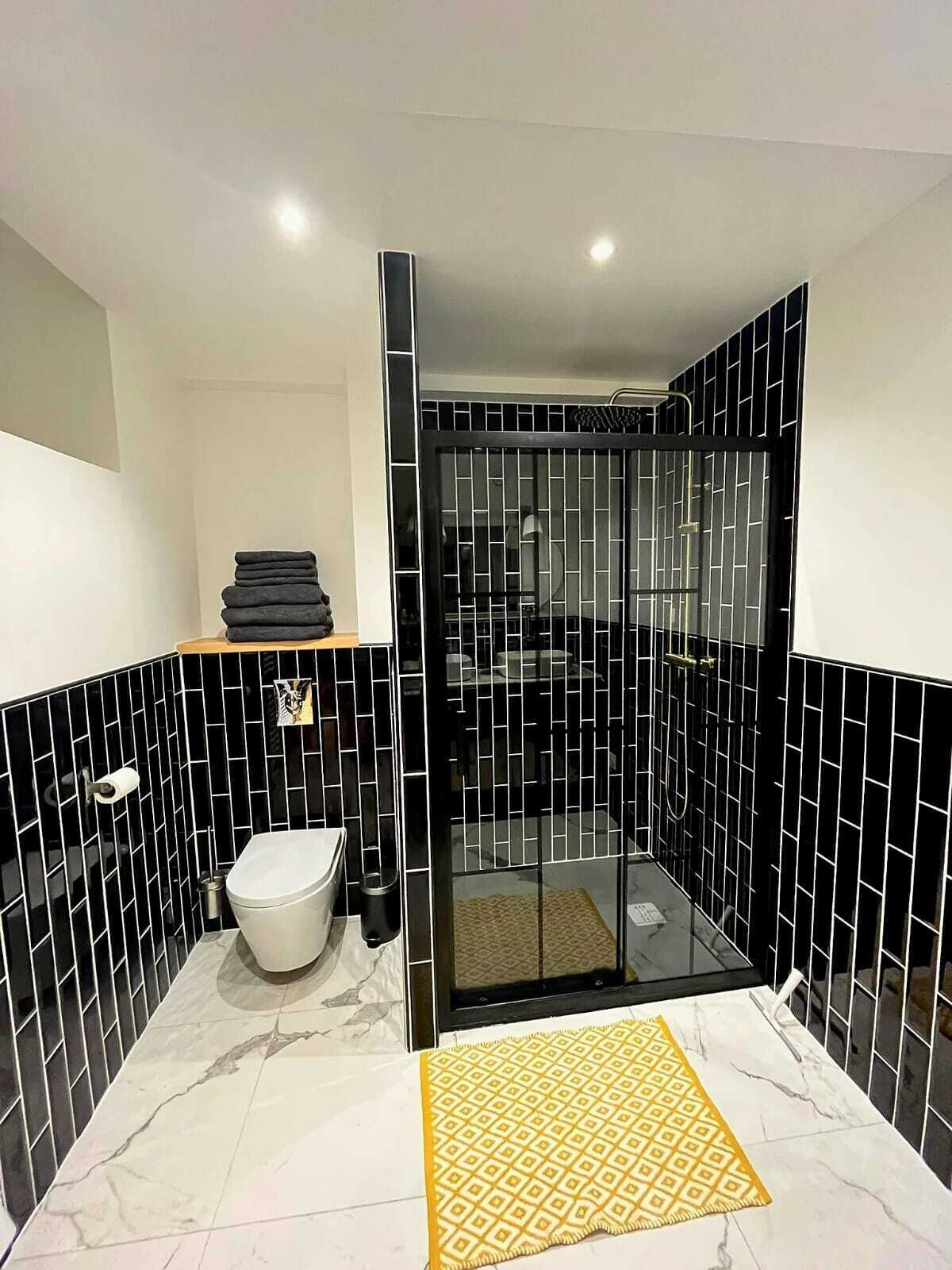 吹风机、毛巾、肥皂、卫生纸