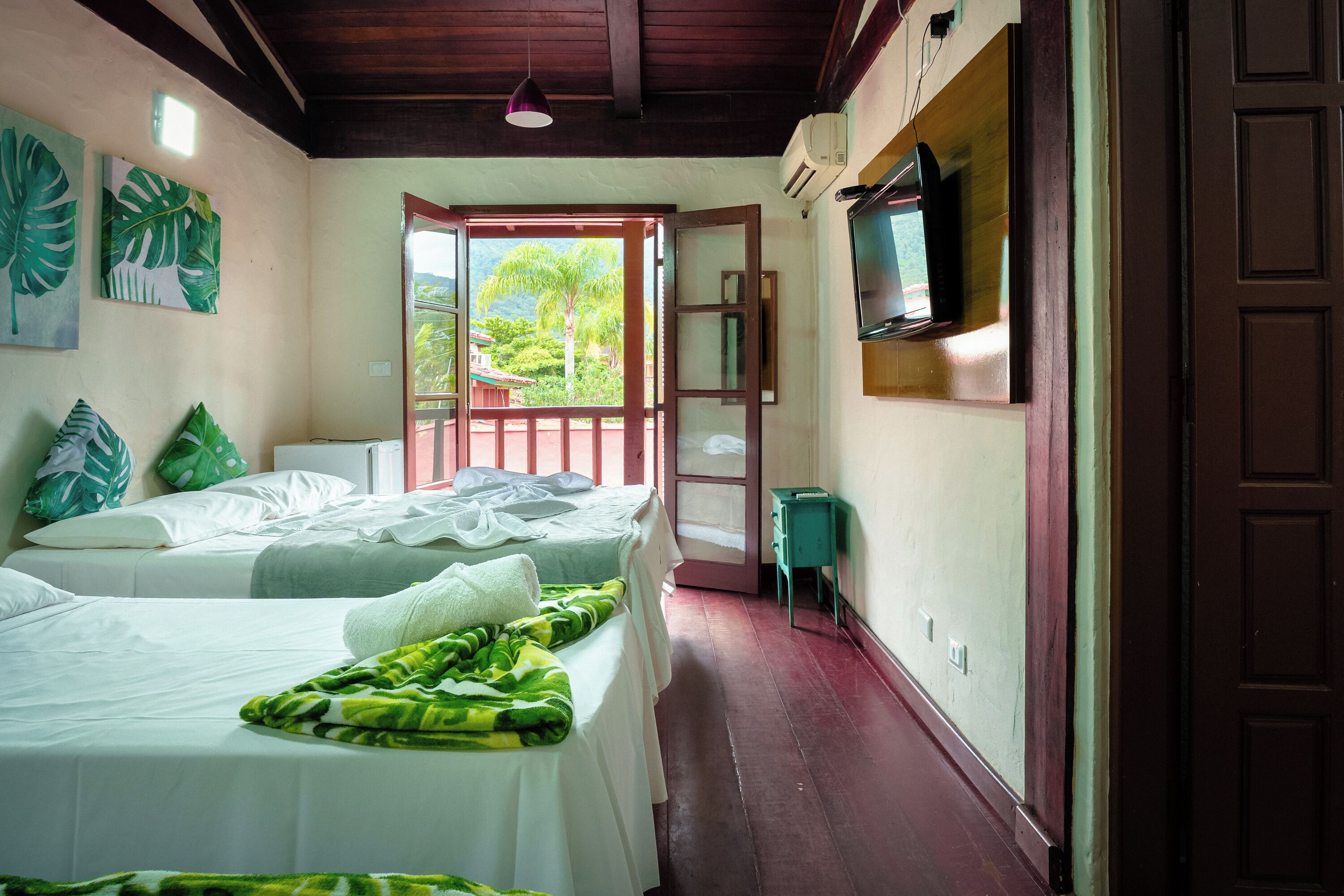 Standard Quadruple Room | Free WiFi, bed sheets