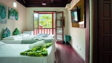 Standard Quadruple Room | Free WiFi, bed sheets