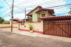 Front of property - VELINN Pousada Kyrios Maresias (São Sebastião)