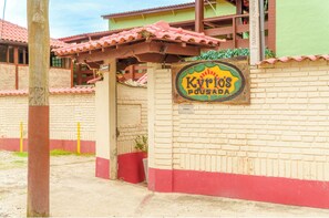 Front of property - VELINN Pousada Kyrios Maresias (São Sebastião)