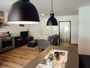 TV - Apartment '2 Riesling, 68qm' with Shared Terrace, Balcony and Wi-Fi (Iphofen)