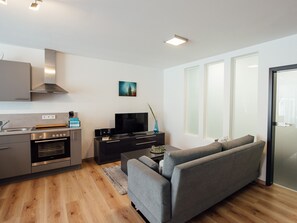 TV - Apartment '2 Riesling, 68qm' with Shared Terrace, Balcony and Wi-Fi (Iphofen)