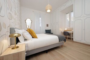 2 Schlafzimmer, Schreibtisch, Bügeleisen/Bügelbrett