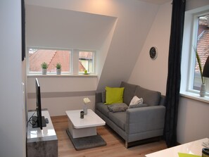 TV - Apartment '3 Domina 40qm' with Shared Terrace and Wi-Fi (Iphofen)