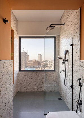 Doccia, asciugacapelli, bidet, asciugamani