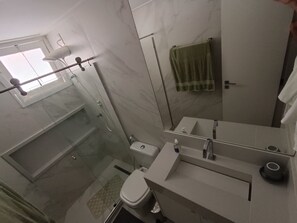 Shower, towels, soap, toilet paper - Beautiful 3-bedroom house on the beachfront. (Salvador)