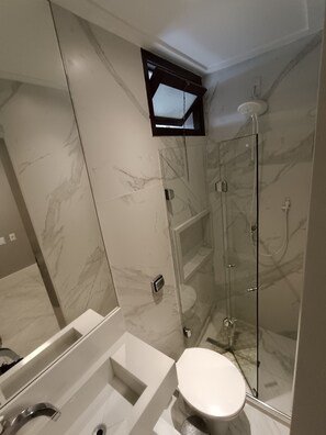 Shower, towels, soap, toilet paper - Beautiful 3-bedroom house on the beachfront. (Salvador)