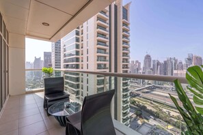 Property grounds - Free housekeeping visits during your stay - StayShort - Family Friendly 3BR Apartment with Ample Space (JLT)