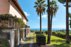 Property grounds - Villa with pool and breathtaking view - DiCasaInSicilia (Santa Venerina)